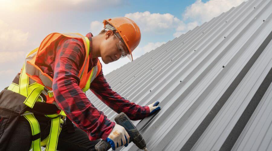 Professional gutter cleaning in Mineral, WA